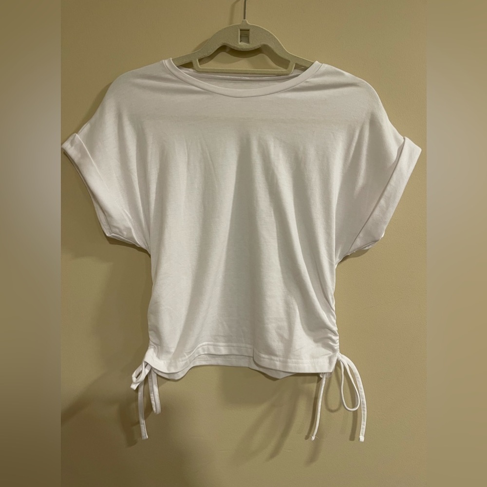 White ruched side short sleeve top​​​​​​​